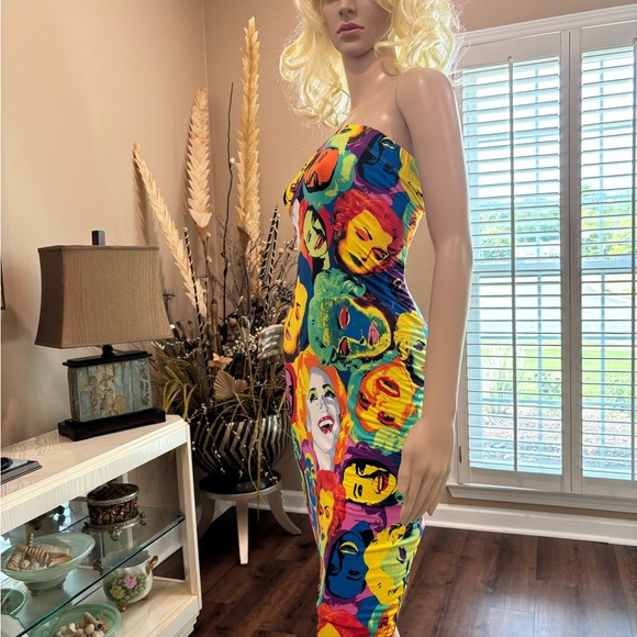 SIZZLING, SEXY, & STUNNING SUMMER DRESS IN MINT CONDITION. - Picture 2 of 8